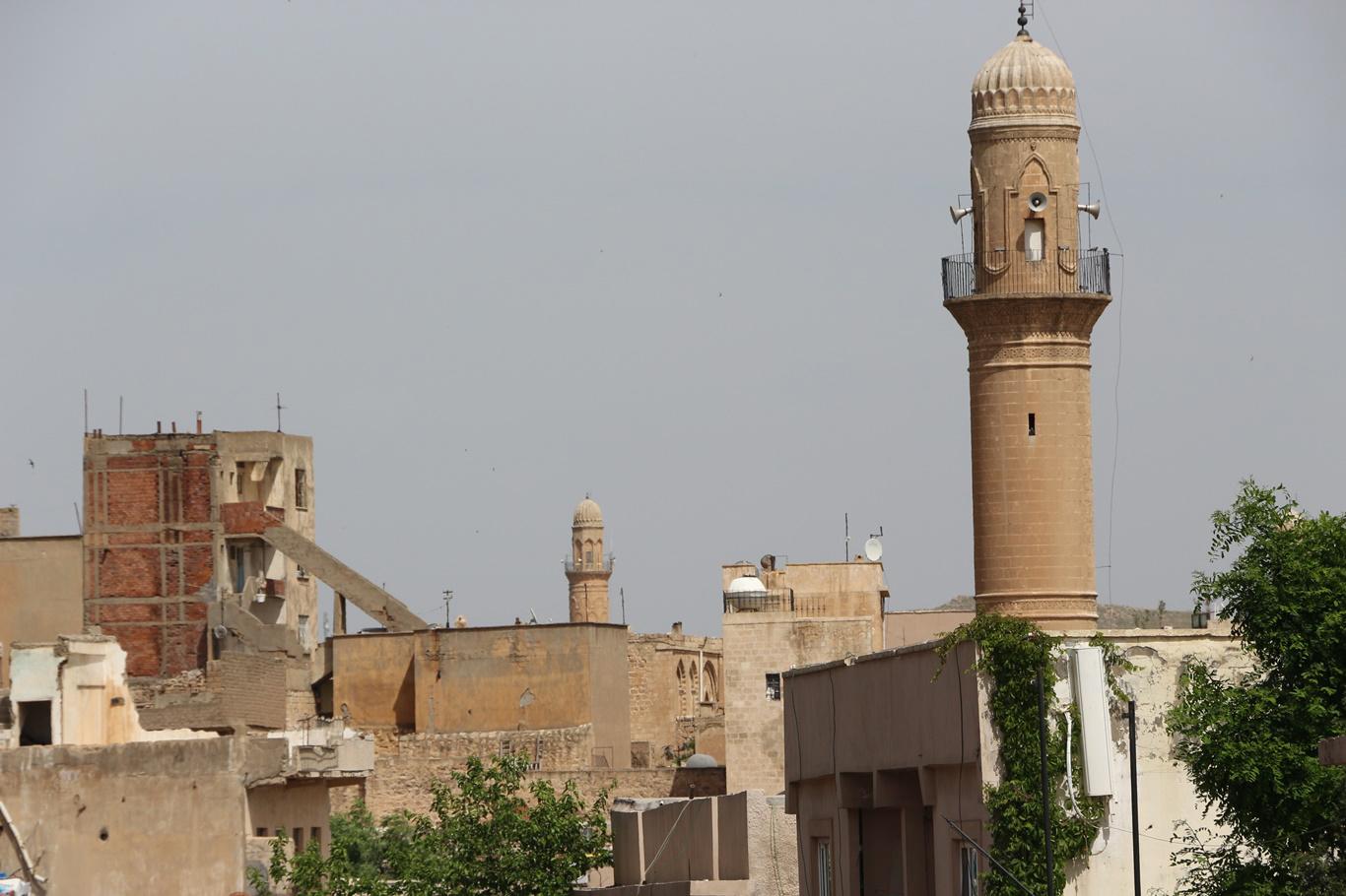 Mardin’in tarihi çarşılarında yaşanan Ramazan bereketi, uzun süredir durgunluk yaşayan esnafın yüzünü güldürdü.

